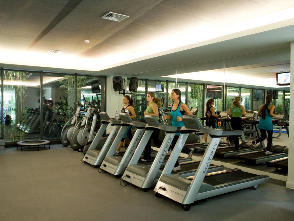 Melia Braga Hotel & Spa المظهر الخارجي الصورة The gym at the Westin