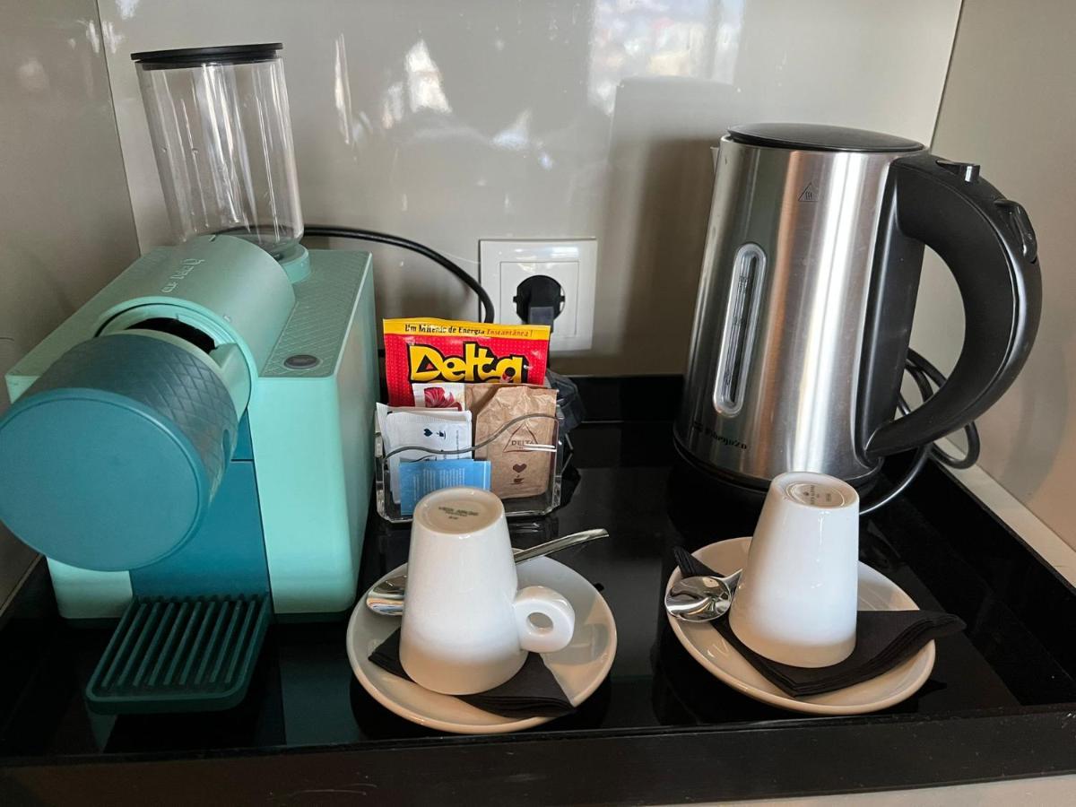 Melia Braga Hotel & Spa المظهر الخارجي الصورة A Nespresso coffee machine in a hotel room