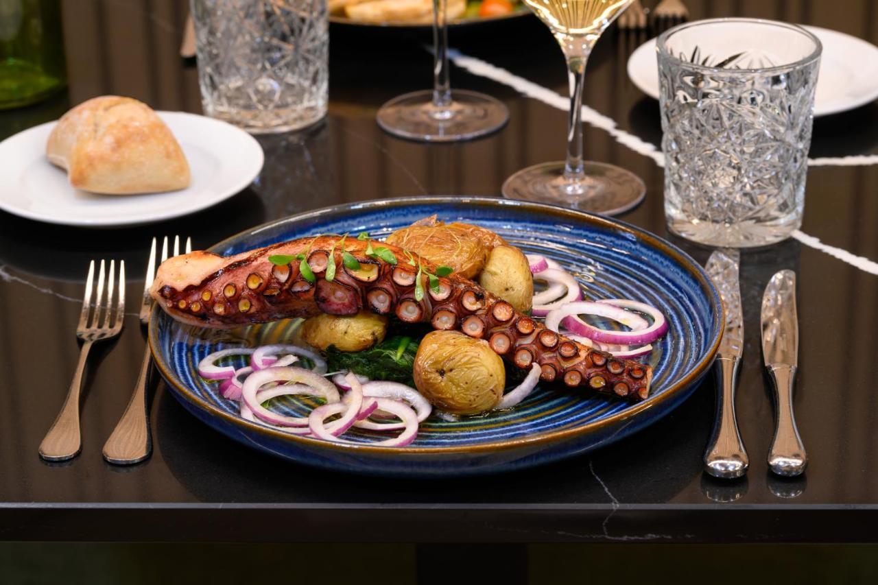Melia Braga Hotel & Spa المظهر الخارجي الصورة Octopus with potatoes