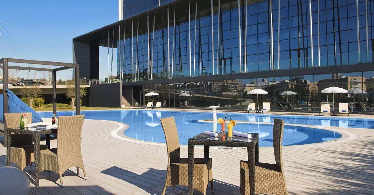 Melia Braga Hotel & Spa المظهر الخارجي الصورة The swimming pool
