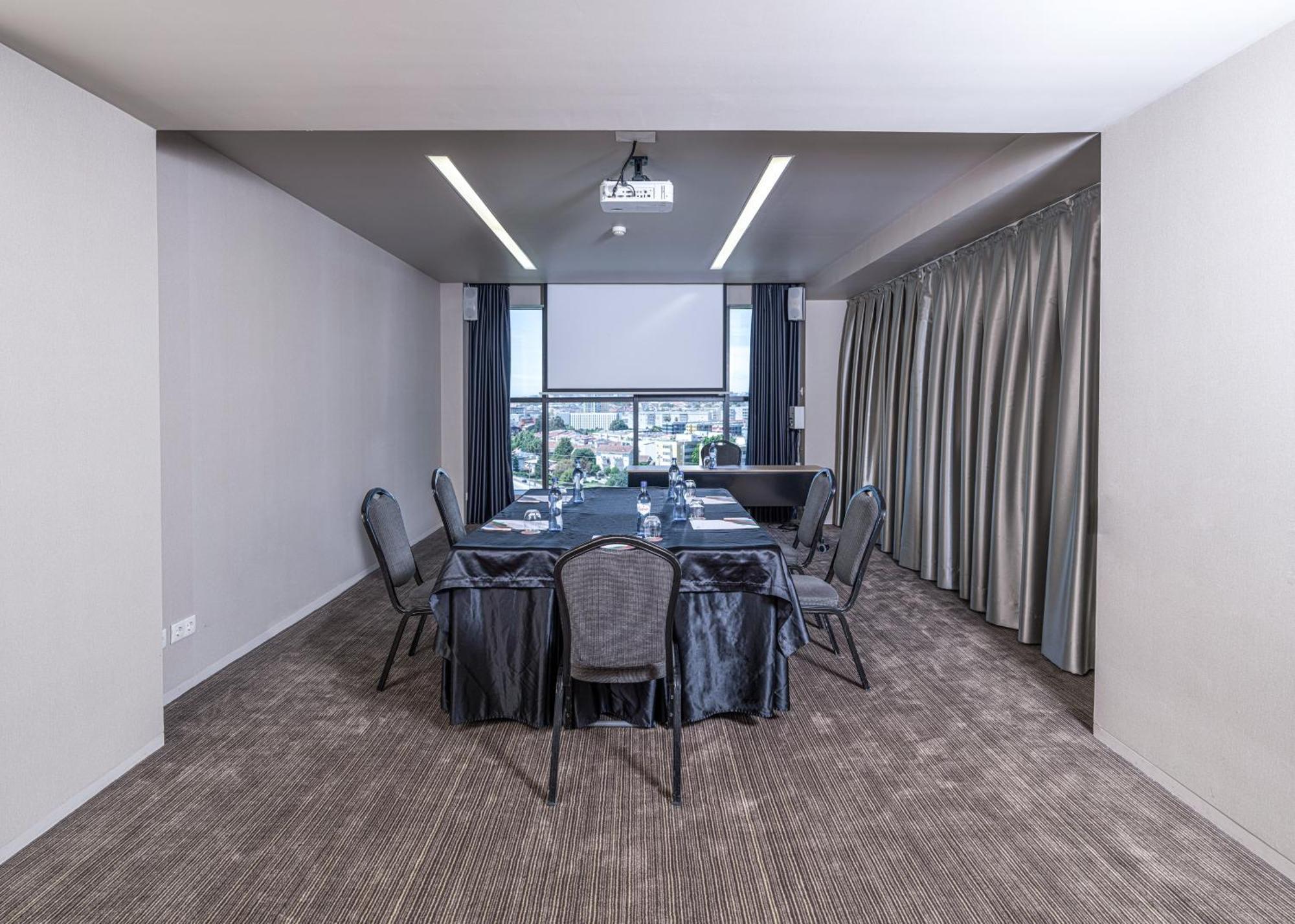 Melia Braga Hotel & Spa المظهر الخارجي الصورة Meeting room