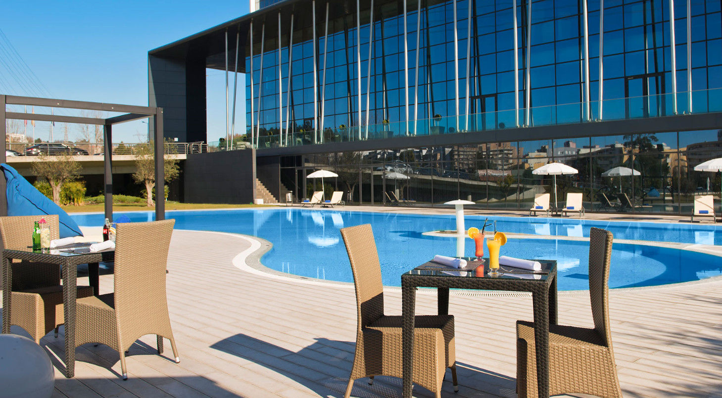 Melia Braga Hotel & Spa المظهر الخارجي الصورة The swimming pool at the hotel
