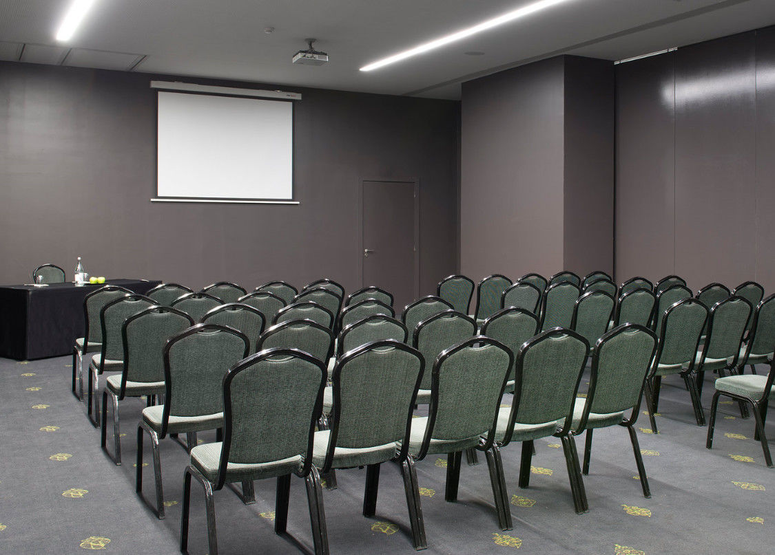 Melia Braga Hotel & Spa المظهر الخارجي الصورة A typical meeting room