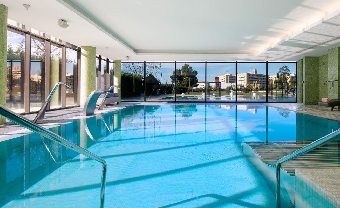 Melia Braga Hotel & Spa المظهر الخارجي الصورة Indoor pool