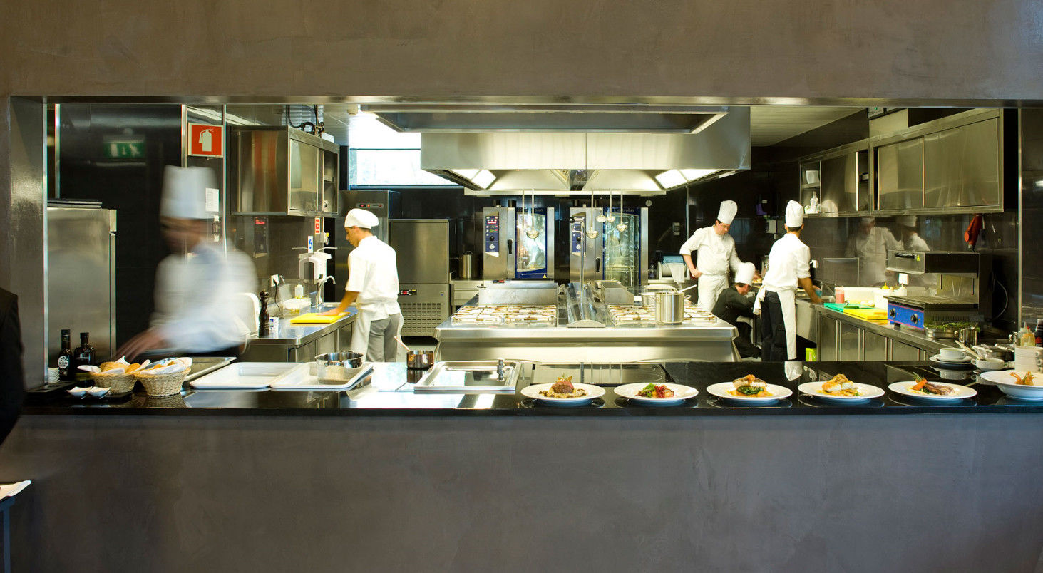 Melia Braga Hotel & Spa المظهر الخارجي الصورة A restaurant kitchen