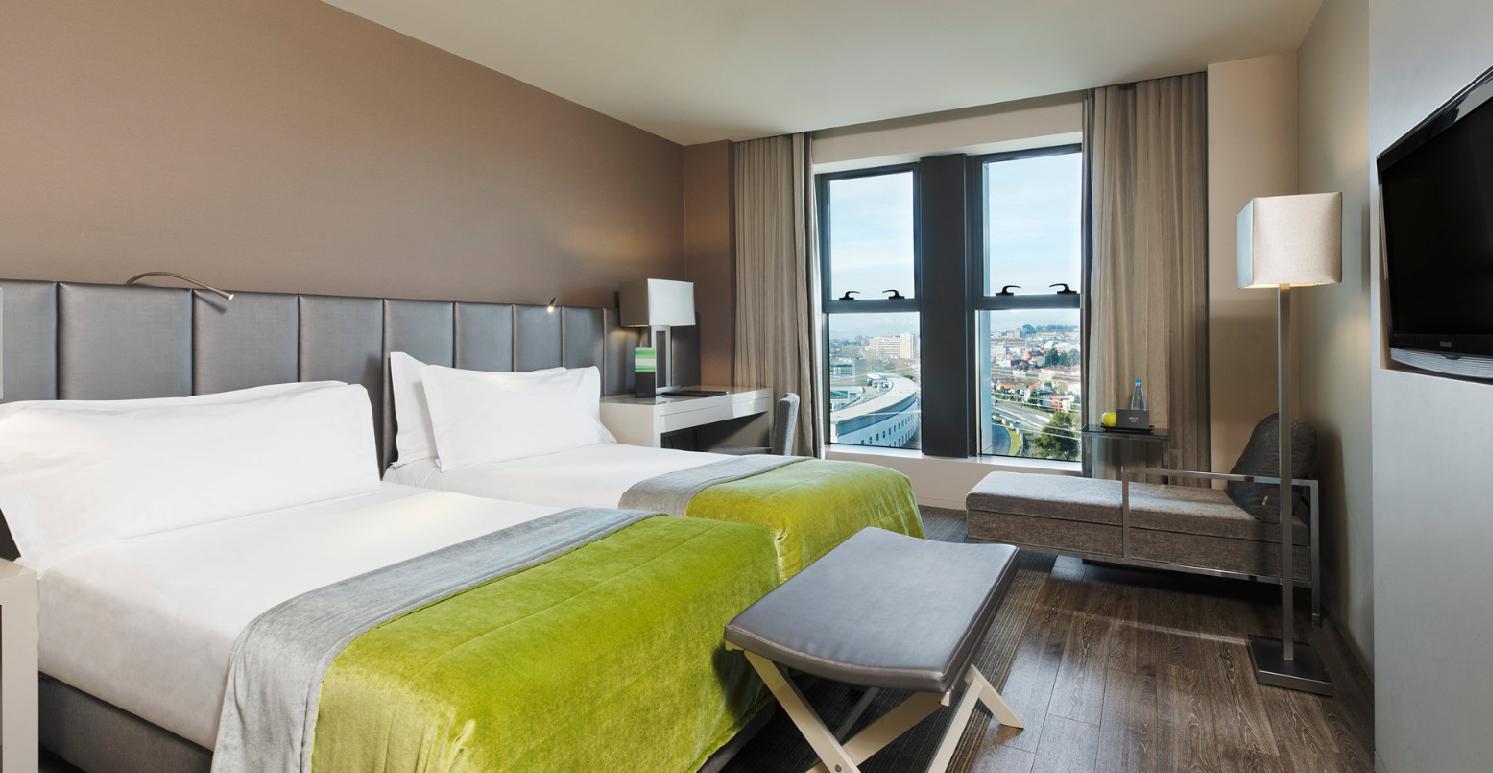 Melia Braga Hotel & Spa المظهر الخارجي الصورة A guest room at the Hotel Valencia
