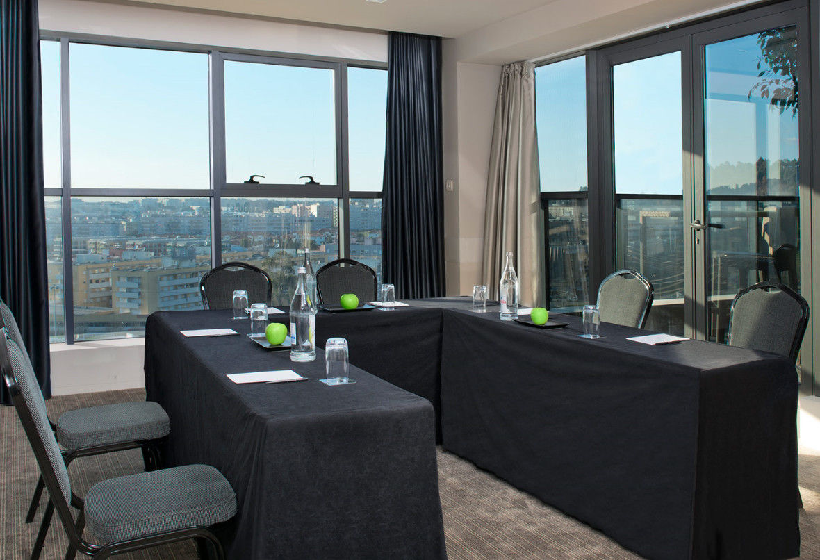 Melia Braga Hotel & Spa المظهر الخارجي الصورة Meeting room