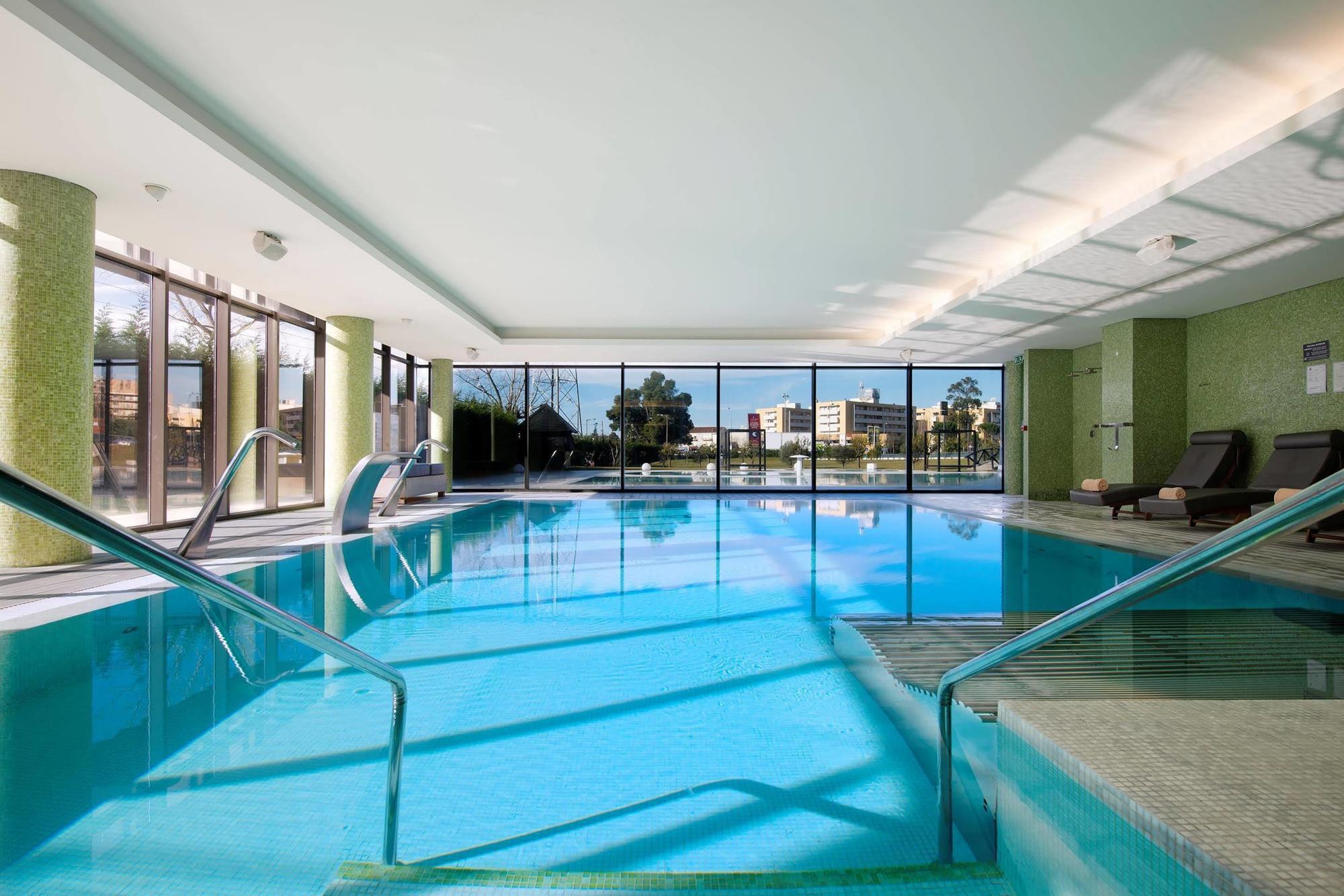Melia Braga Hotel & Spa المظهر الخارجي الصورة Indoor pool